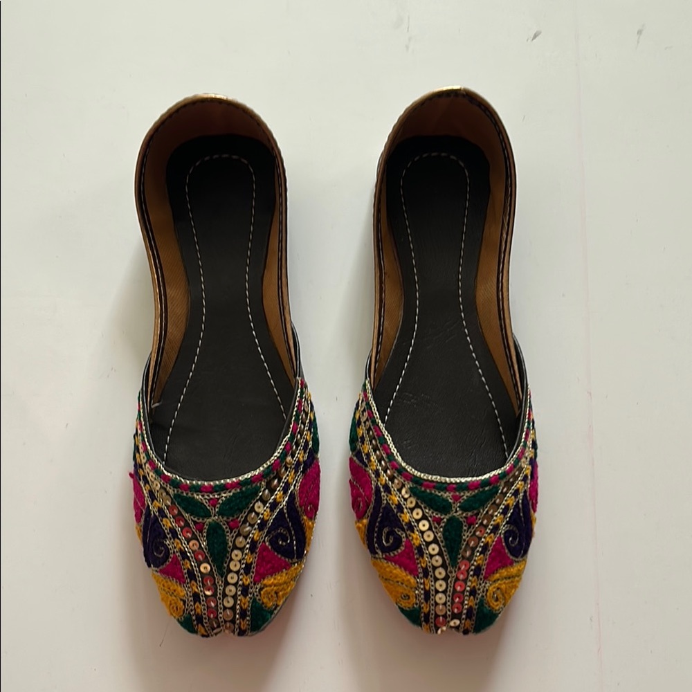 Women’s Colorful Embroidered traditional Shoes size 5/6